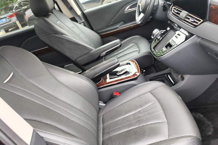 Used Hongqi HQ9 PHEV 2024 2.0T Four-Wheel Drive Luxury Edition Right Front Seat