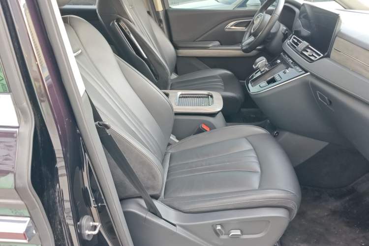 Used Hongqi HQ9 PHEV 2024 2.0T Four-Wheel Drive Business Edition Right Front Seat