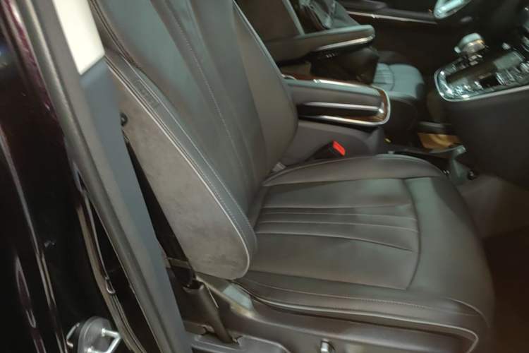 Used Hongqi HQ9 PHEV 2024 2.0T Four-Wheel Drive Luxury Edition Right Front Seat