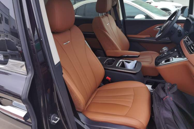 Used Hongqi HQ9 PHEV 2024 2.0T Four-Wheel Drive Business Edition Right Front Seat