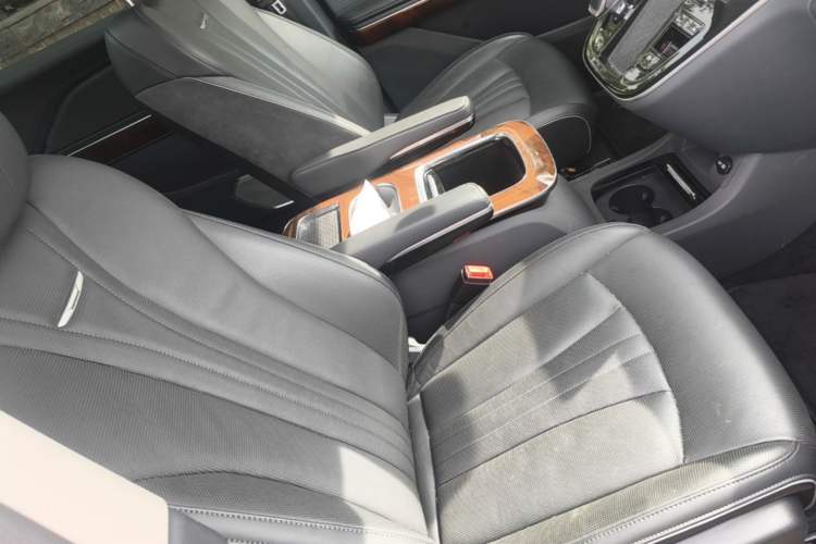 Used Hongqi HQ9 PHEV 2024 2.0T Four-Wheel Drive Luxury Edition Right Front Seat