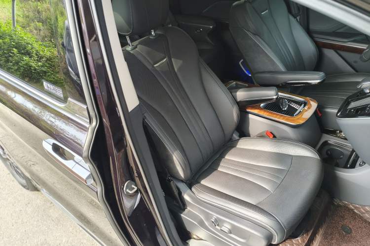 Used Hongqi HQ9 PHEV 2024 2.0T Four-Wheel Drive Luxury Edition Right Front Seat