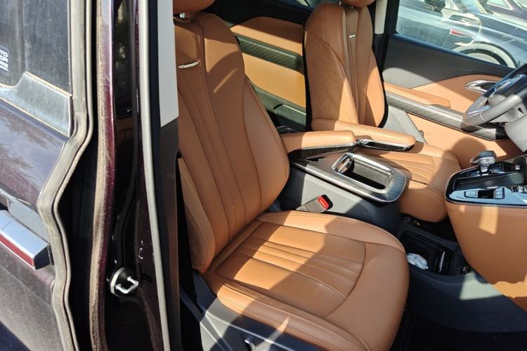 Used Hongqi HQ9 PHEV 2024 2.0T Four-Wheel Drive Business Edition Right Front Seat