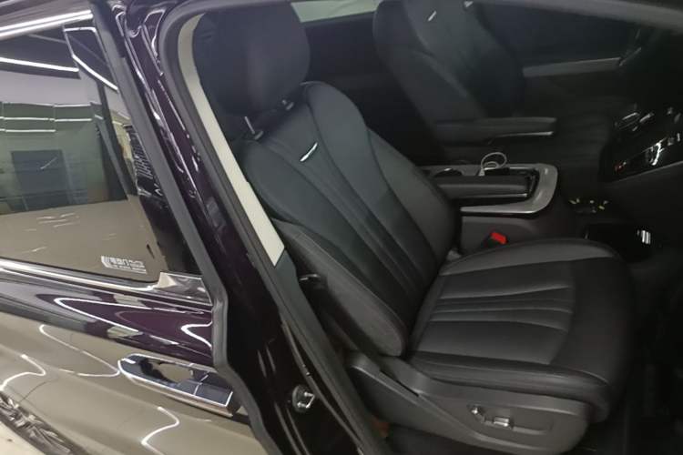 Used Hongqi HQ9 PHEV 2024 2.0T Four-Wheel Drive Business Edition Right Front Seat