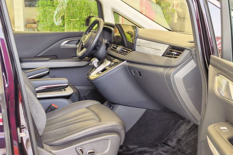 Used Hongqi HQ9 PHEV 2024 2.0T Four-Wheel Drive Business Edition Right Front Seat