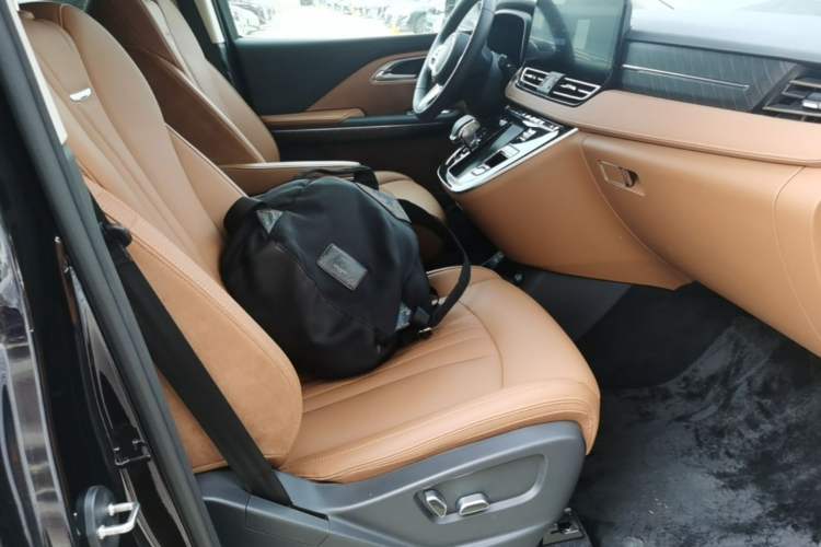 Used Hongqi HQ9 PHEV 2024 2.0T Four-Wheel Drive Business Edition Right Front Seat