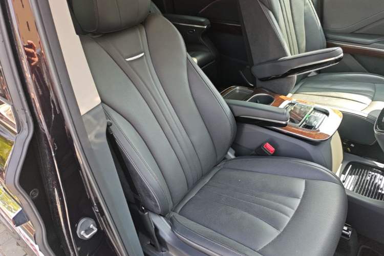 Used Hongqi HQ9 PHEV 2024 2.0T Four-Wheel Drive Luxury Edition Right Front Seat