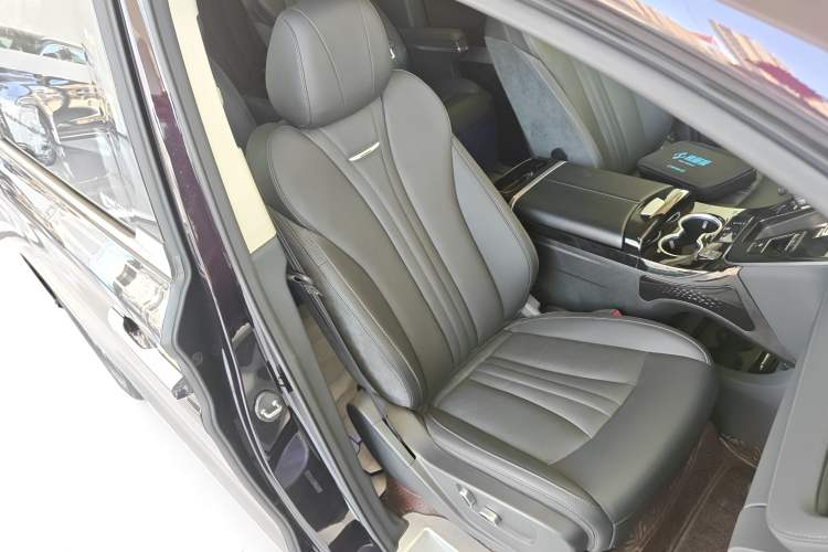 Used Hongqi HQ9 PHEV 2024 2.0T Four-Wheel Drive Business Edition Right Front Seat