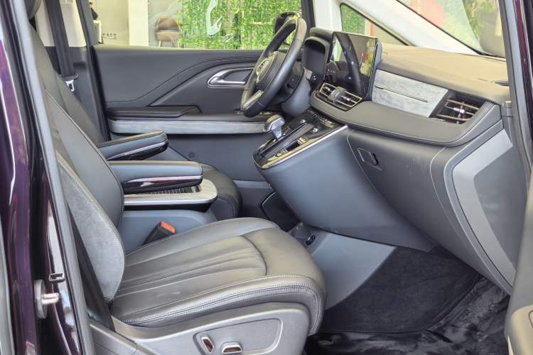 Used Hongqi HQ9 PHEV 2024 2.0T Four-Wheel Drive Business Edition Right Front Seat