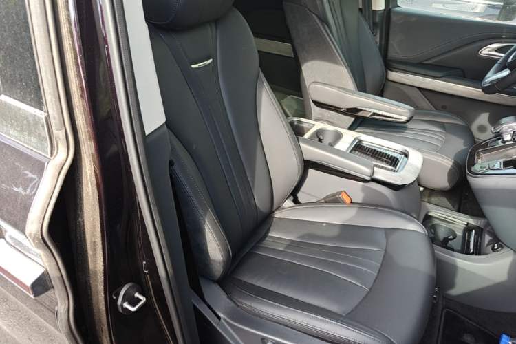 Used Hongqi HQ9 PHEV 2024 2.0T Four-Wheel Drive Business Edition Right Front Seat