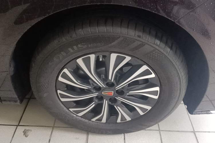 Used Hongqi HQ9 PHEV 2024 2.0T Four-Wheel Drive Luxury Edition Right Front Wheel Hub