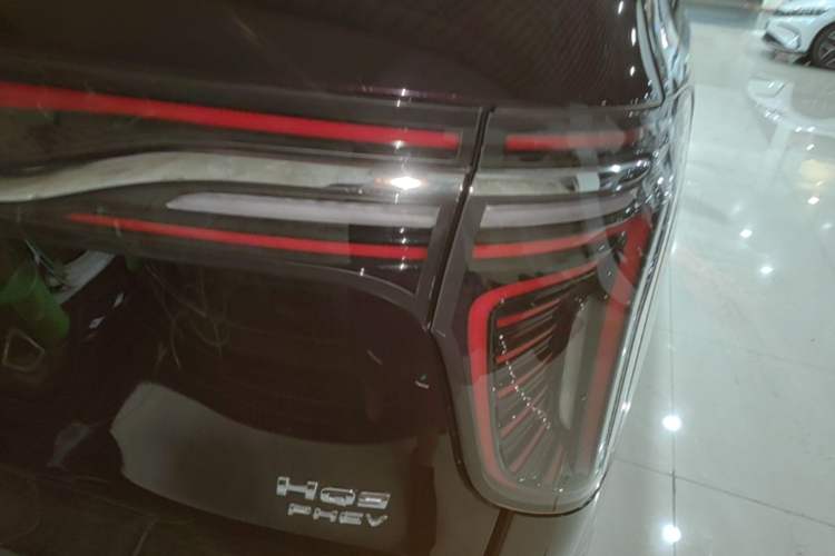 Used Hongqi HQ9 PHEV 2024 2.0T Four-Wheel Drive Luxury Edition Right Rear Taillight