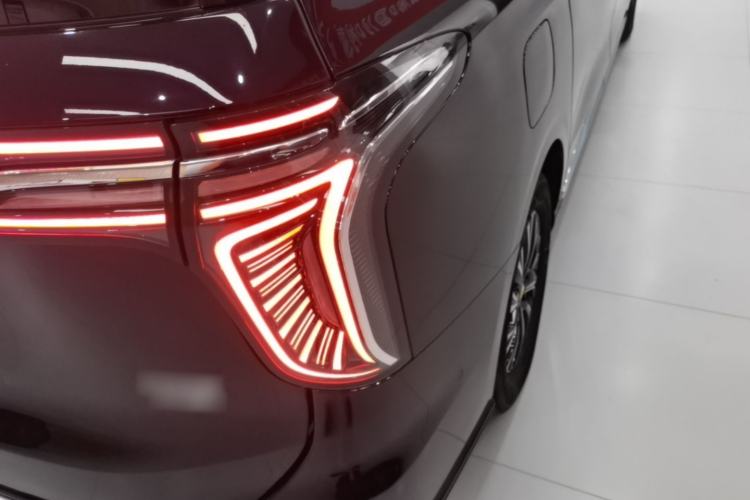Used Hongqi HQ9 PHEV 2024 2.0T Four-Wheel Drive Luxury Edition Right Rear Taillight