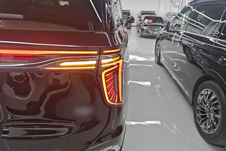 Used Hongqi HQ9 PHEV 2024 2.0T Four-Wheel Drive Luxury Edition Right Rear Taillight