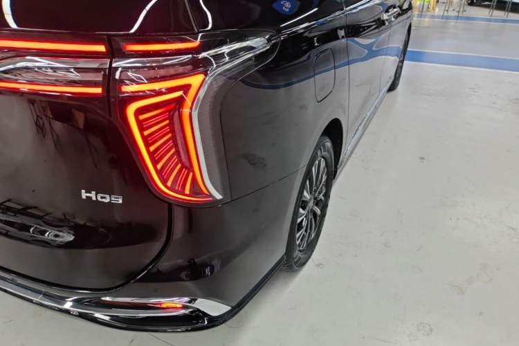 Used Hongqi HQ9 PHEV 2024 2.0T Four-Wheel Drive Luxury Edition Right Rear Taillight