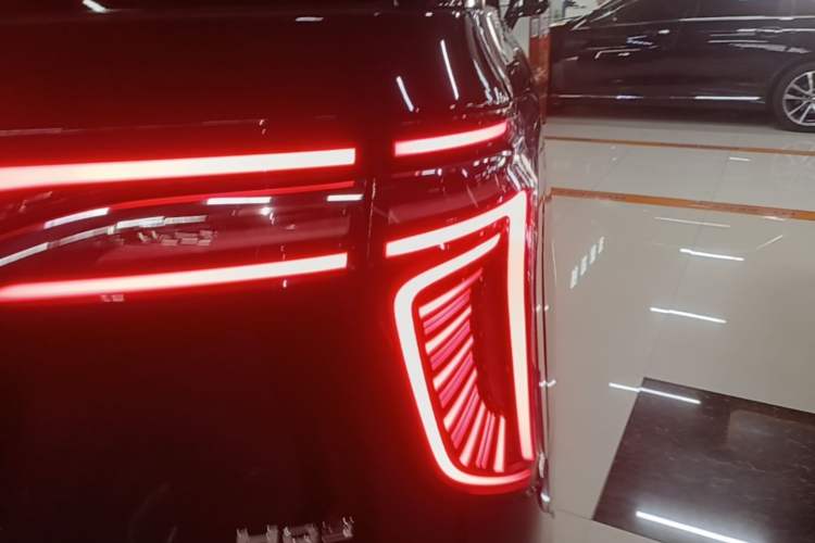 Used Hongqi HQ9 PHEV 2024 2.0T Four-Wheel Drive Luxury Edition Right Rear Taillight