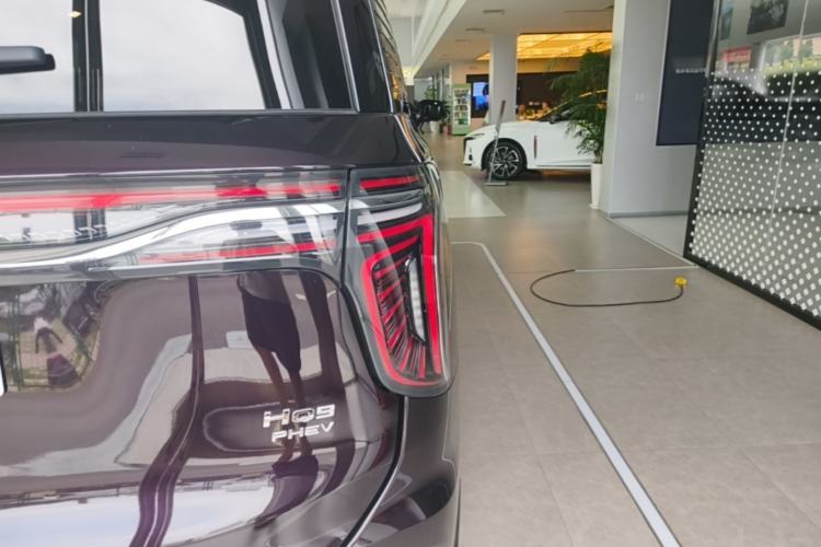 Used Hongqi HQ9 PHEV 2024 2.0T Four-Wheel Drive Luxury Edition Right Rear Taillight