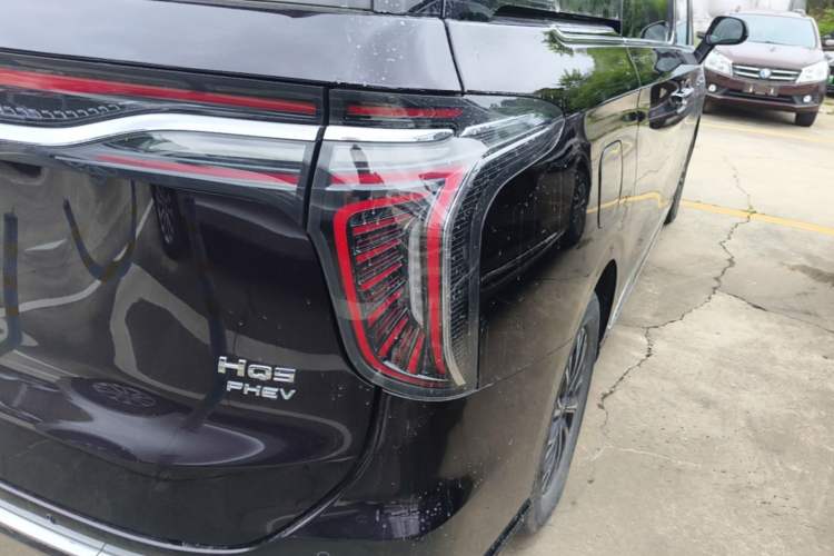 Used Hongqi HQ9 PHEV 2024 2.0T Four-Wheel Drive Luxury Edition Right Rear Taillight