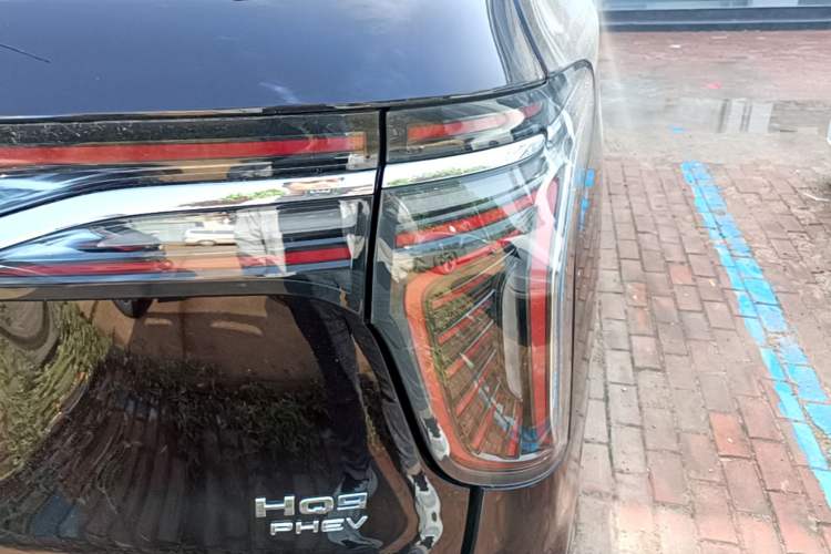 Used Hongqi HQ9 PHEV 2024 2.0T Four-Wheel Drive Luxury Edition Right Rear Taillight