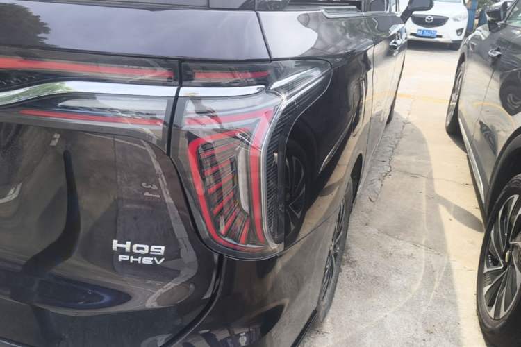 Used Hongqi HQ9 PHEV 2024 2.0T Four-Wheel Drive Luxury Edition Right Rear Taillight