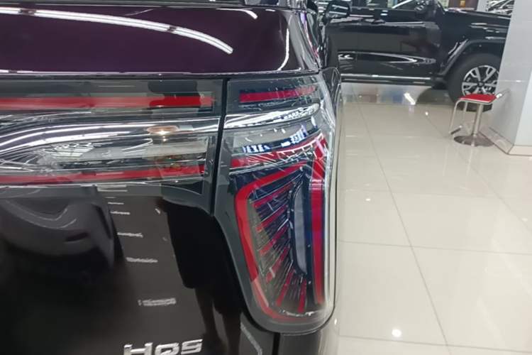 Used Hongqi HQ9 PHEV 2024 2.0T Four-Wheel Drive Luxury Edition Right Rear Taillight