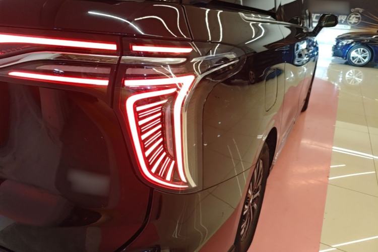 Used Hongqi HQ9 PHEV 2024 2.0T Four-Wheel Drive Luxury Edition Right Rear Taillight