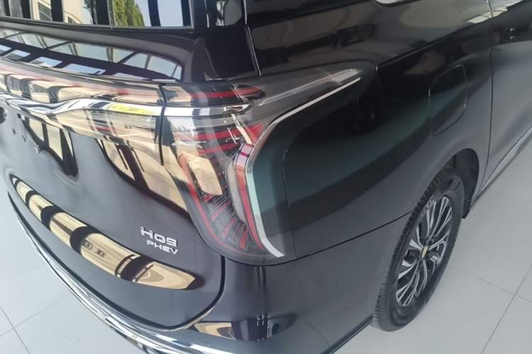 Used Hongqi HQ9 PHEV 2024 2.0T Four-Wheel Drive Luxury Edition Right Rear Taillight