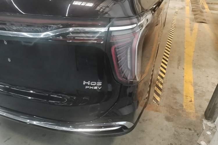 Used Hongqi HQ9 PHEV 2024 2.0T Four-Wheel Drive Business Edition Right Rear Taillight