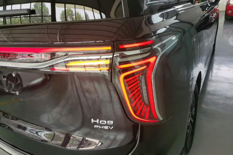 Used Hongqi HQ9 PHEV 2024 2.0T Four-Wheel Drive Luxury Edition Right Rear Taillight