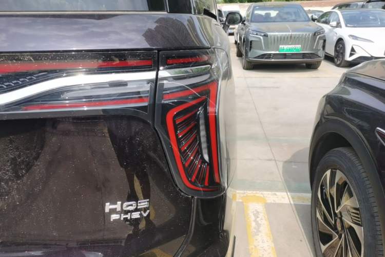 Used Hongqi HQ9 PHEV 2024 2.0T Four-Wheel Drive Business Edition Right Rear Taillight
