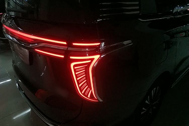 Used Hongqi HQ9 PHEV 2024 2.0T Four-Wheel Drive Flagship Edition Right Rear Taillight