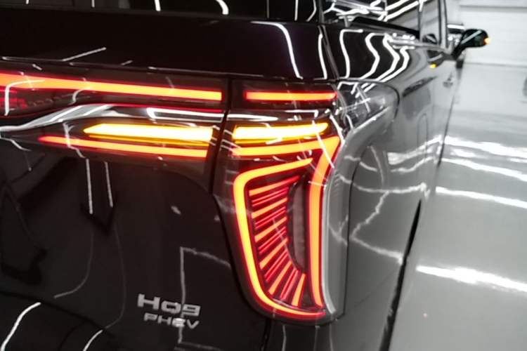Used Hongqi HQ9 PHEV 2024 2.0T Four-Wheel Drive Luxury Edition Right Rear Taillight