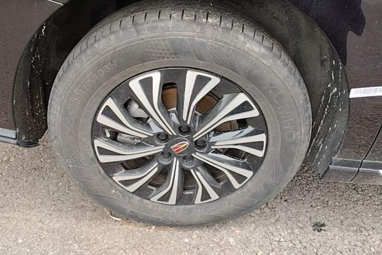 Used Hongqi HQ9 PHEV 2024 2.0T Four-Wheel Drive Business Edition Right Rear Wheel Hub