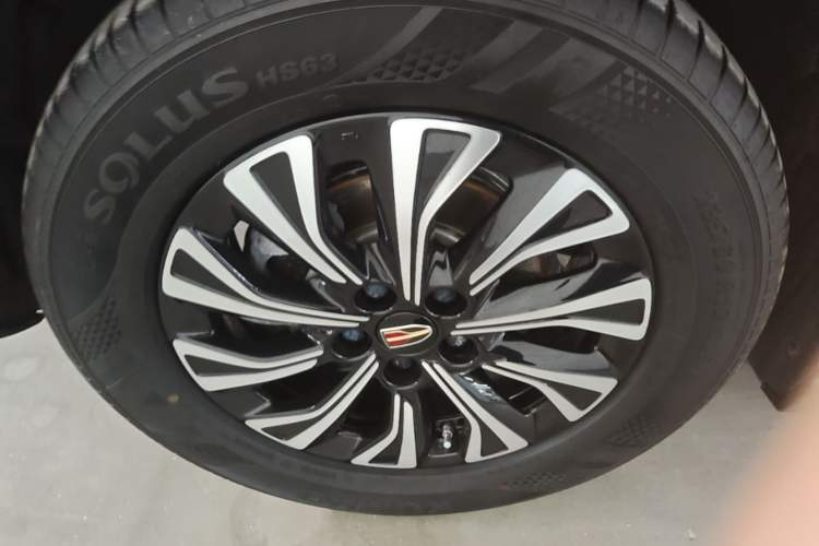 Used Hongqi HQ9 PHEV 2024 2.0T Four-Wheel Drive Business Edition Right Rear Wheel Hub