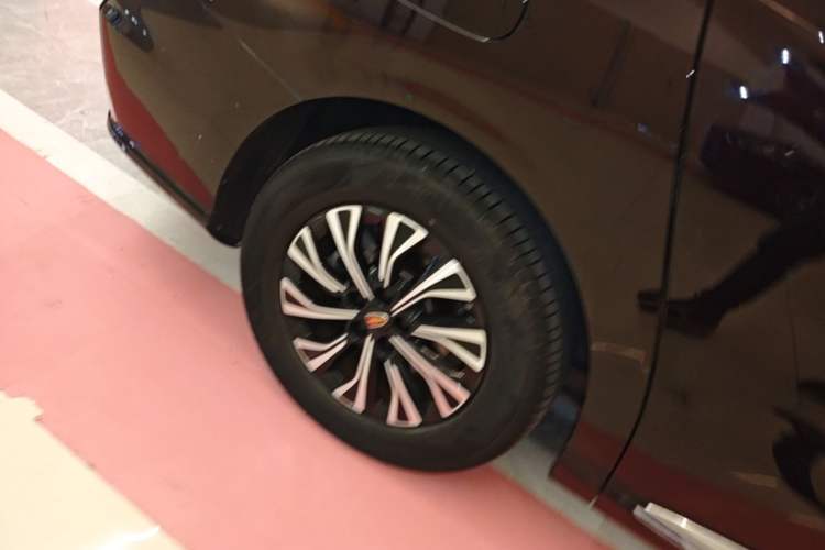 Used Hongqi HQ9 PHEV 2024 2.0T Four-Wheel Drive Luxury Edition Right Rear Wheel Hub