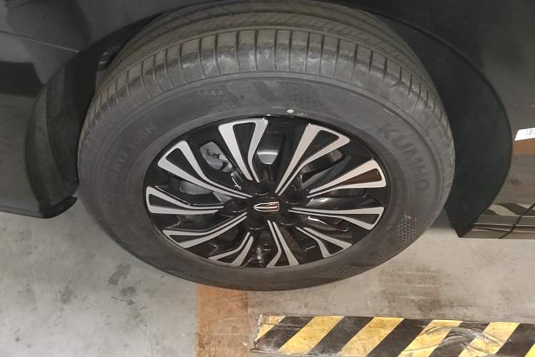 Used Hongqi HQ9 PHEV 2024 2.0T Four-Wheel Drive Business Edition Right Rear Wheel Hub