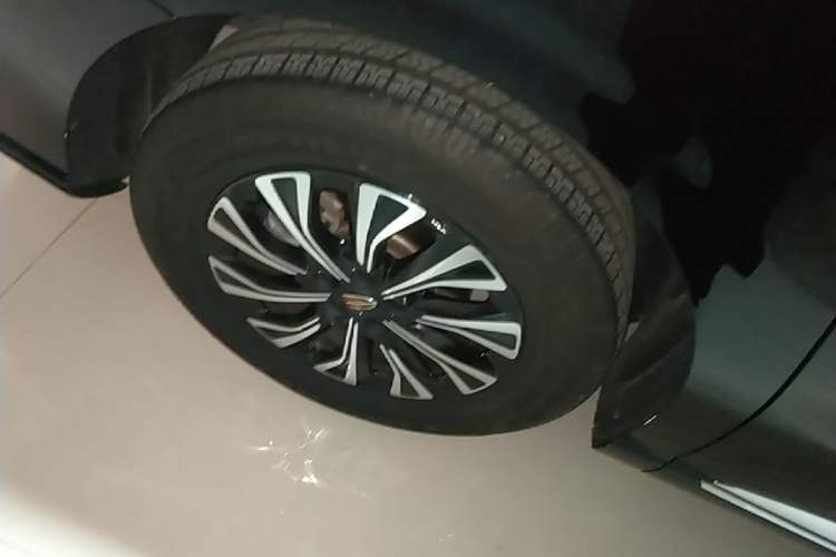 Used Hongqi HQ9 PHEV 2024 2.0T Four-Wheel Drive Flagship Edition Right Rear Wheel Hub