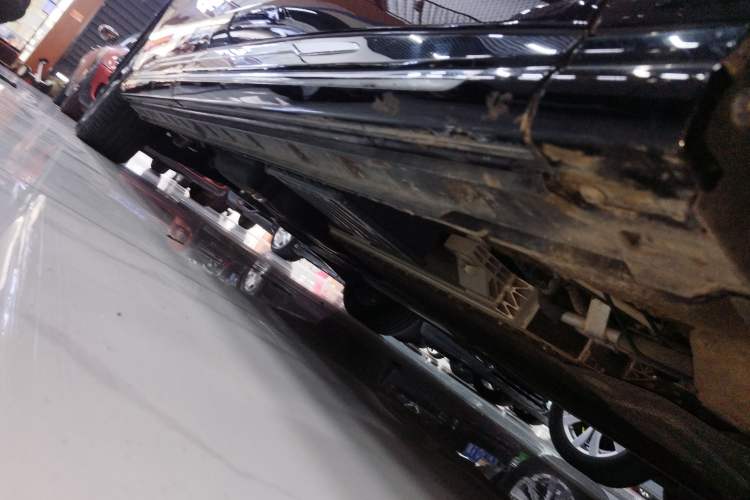 Used Hongqi HQ9 PHEV 2024 2.0T Four-Wheel Drive Luxury Edition Right Side Sill