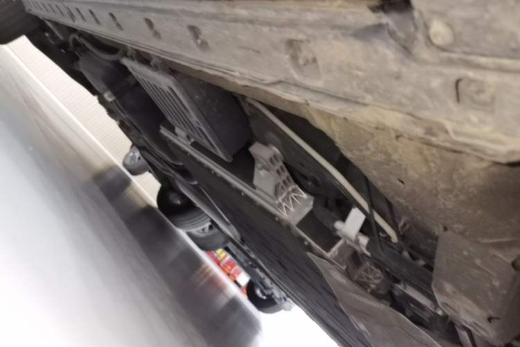 Used Hongqi HQ9 PHEV 2024 2.0T Four-Wheel Drive Luxury Edition Right Side Sill