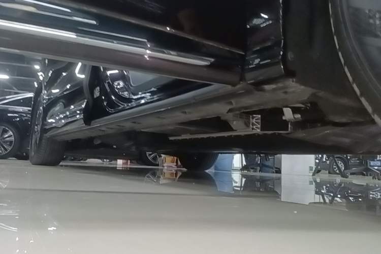 Used Hongqi HQ9 PHEV 2024 2.0T Four-Wheel Drive Luxury Edition Right Side Sill
