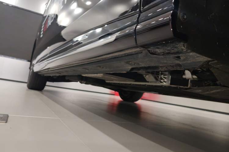 Used Hongqi HQ9 PHEV 2024 2.0T Four-Wheel Drive Luxury Edition Right Side Sill