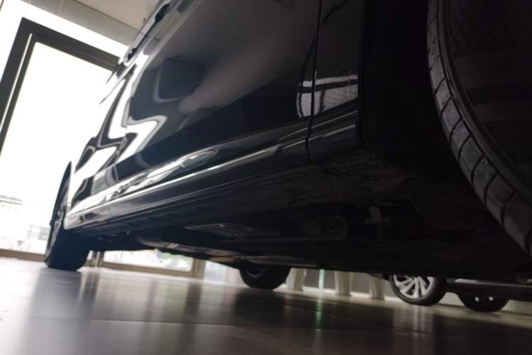 Used Hongqi HQ9 PHEV 2024 2.0T Four-Wheel Drive Luxury Edition Right Side Sill