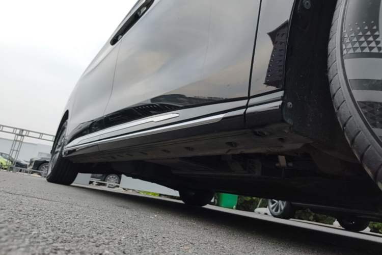 Used Hongqi HQ9 PHEV 2024 2.0T Four-Wheel Drive Luxury Edition Right Side Sill