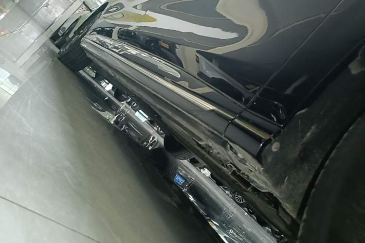 Used Hongqi HQ9 PHEV 2024 2.0T Four-Wheel Drive Luxury Edition Right Side Sill
