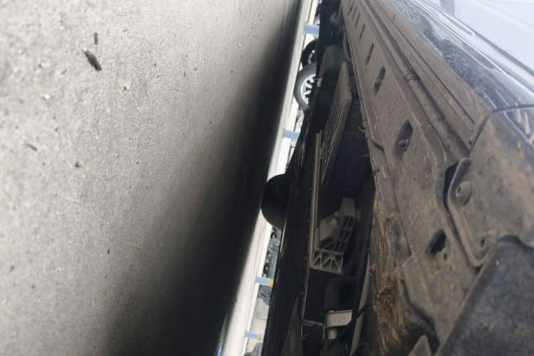Used Hongqi HQ9 PHEV 2024 2.0T Four-Wheel Drive Luxury Edition Right Side Sill