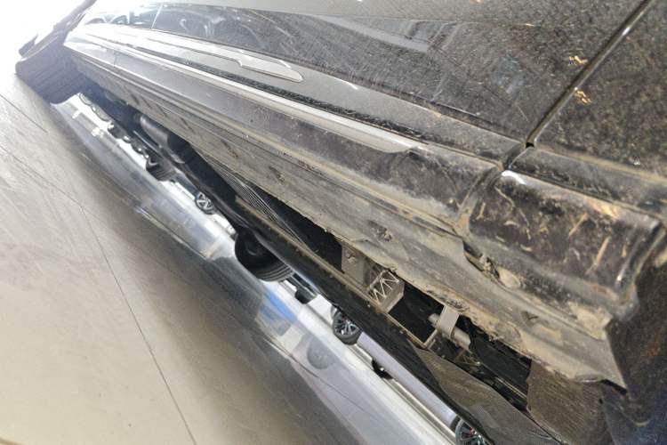 Used Hongqi HQ9 PHEV 2024 2.0T Four-Wheel Drive Luxury Edition Right Side Sill