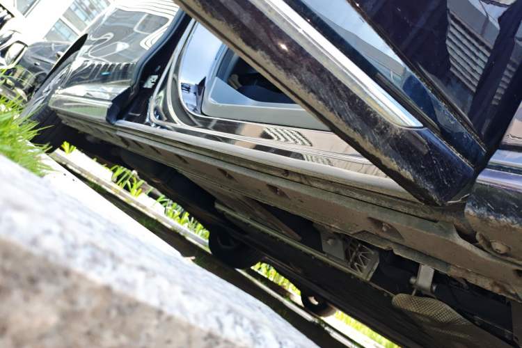 Used Hongqi HQ9 PHEV 2024 2.0T Four-Wheel Drive Business Edition Right Side Sill