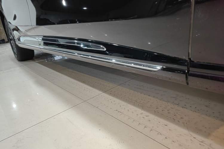 Used Hongqi HQ9 PHEV 2024 2.0T Four-Wheel Drive Luxury Edition Right Side Sill