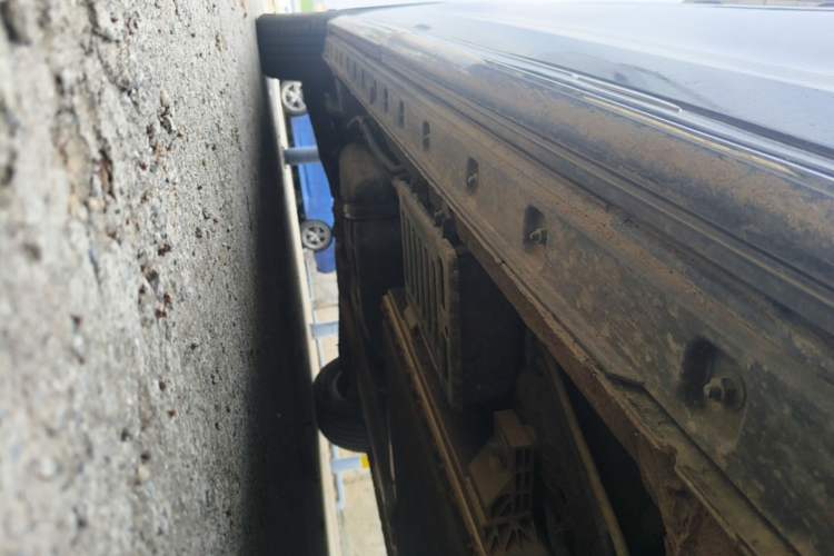 Used Hongqi HQ9 PHEV 2024 2.0T Four-Wheel Drive Luxury Edition Right Side Sill