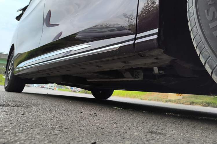 Used Hongqi HQ9 PHEV 2024 2.0T Four-Wheel Drive Luxury Edition Right Side Sill